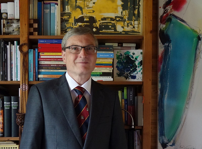 Hubert T im Anzug